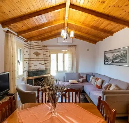 Llano Lodge