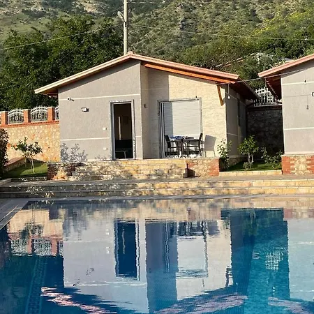 Lodge Llano *