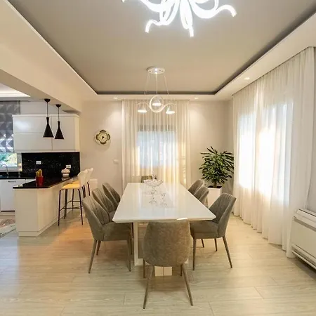 Lodge Llano Vlore